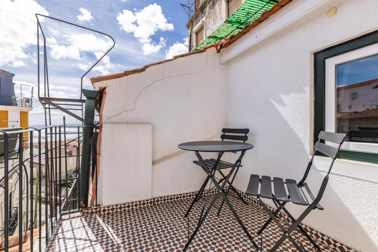 Alfama 2Bdr Duplex Apartment W/ Balcony By Lovelystay Lissabon Buitenkant foto