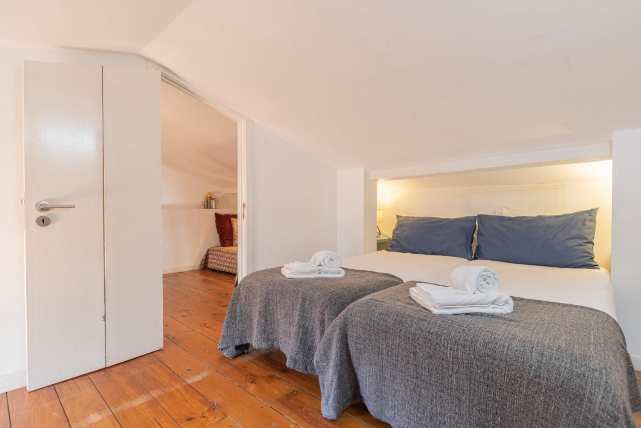 Alfama 2Bdr Duplex Apartment W/ Balcony By Lovelystay Lissabon Buitenkant foto