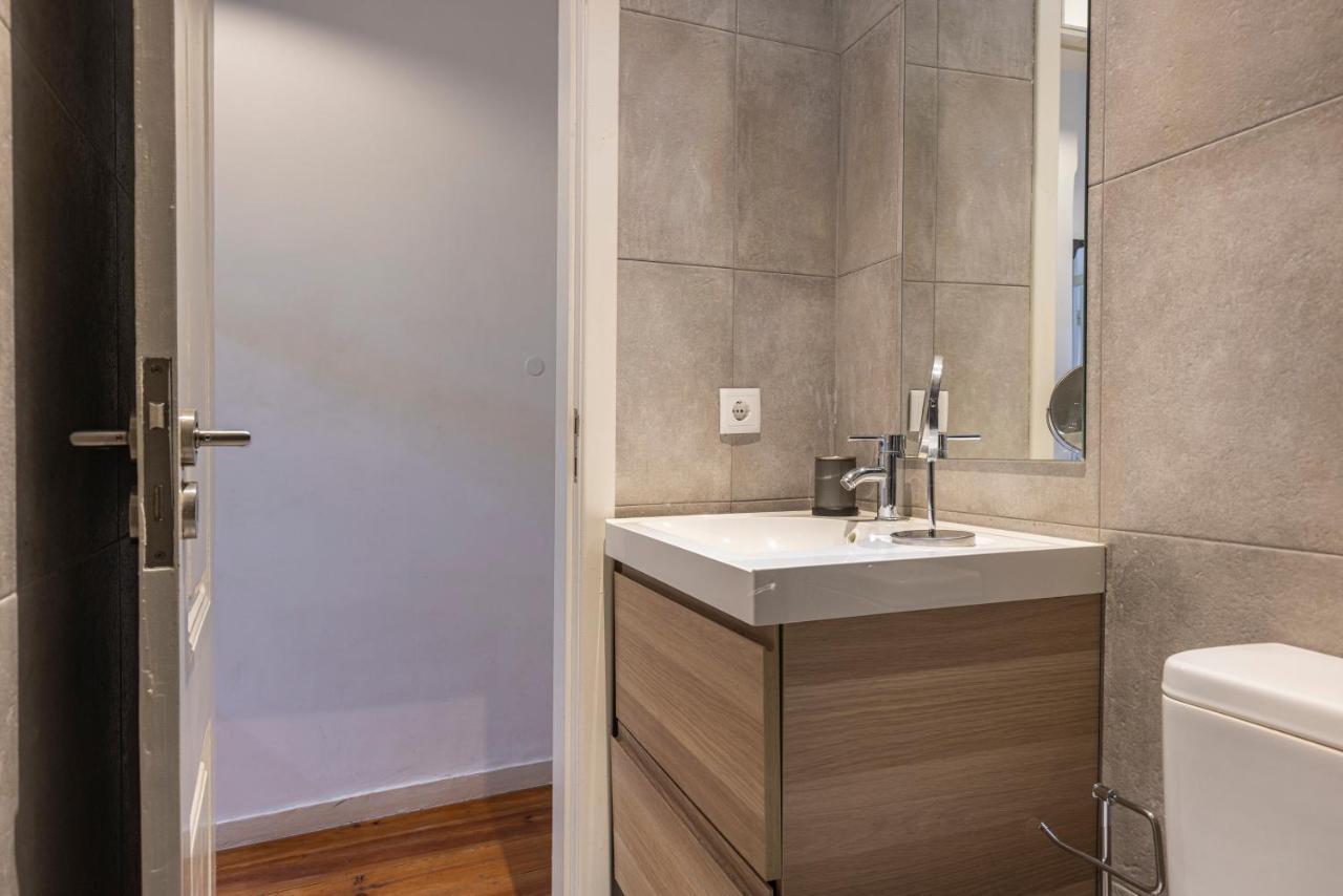 Alfama 2Bdr Duplex Apartment W/ Balcony By Lovelystay Lissabon Buitenkant foto