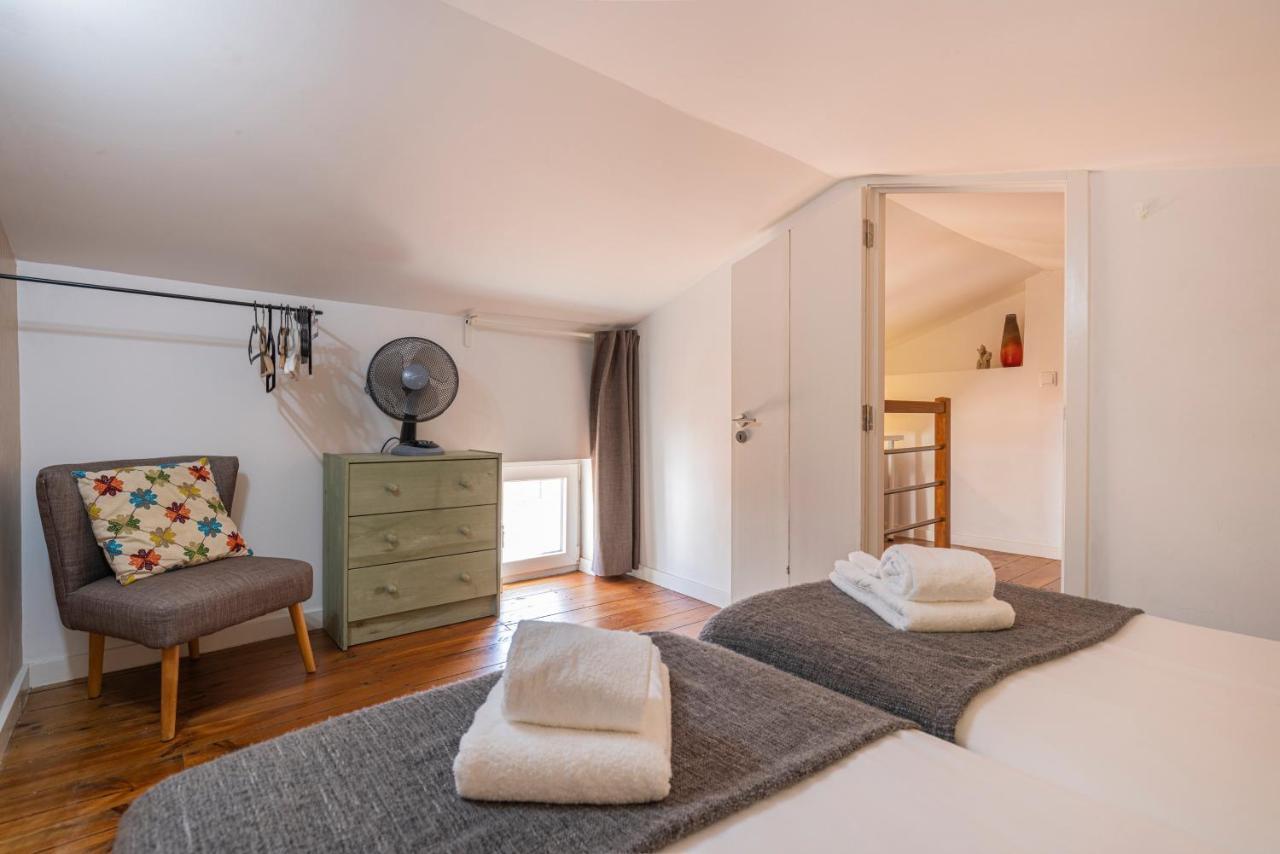Alfama 2Bdr Duplex Apartment W/ Balcony By Lovelystay Lissabon Buitenkant foto