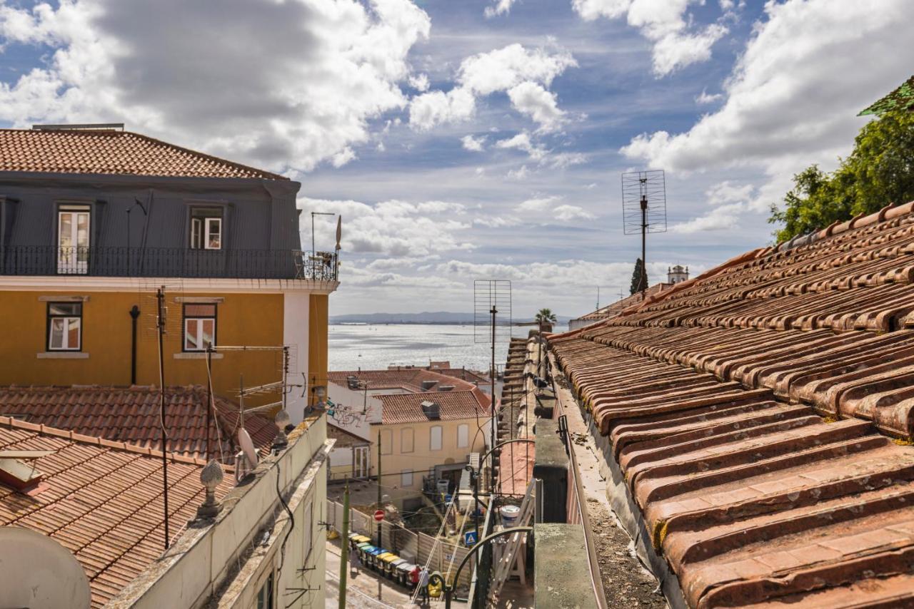 Alfama 2Bdr Duplex Apartment W/ Balcony By Lovelystay Lissabon Buitenkant foto
