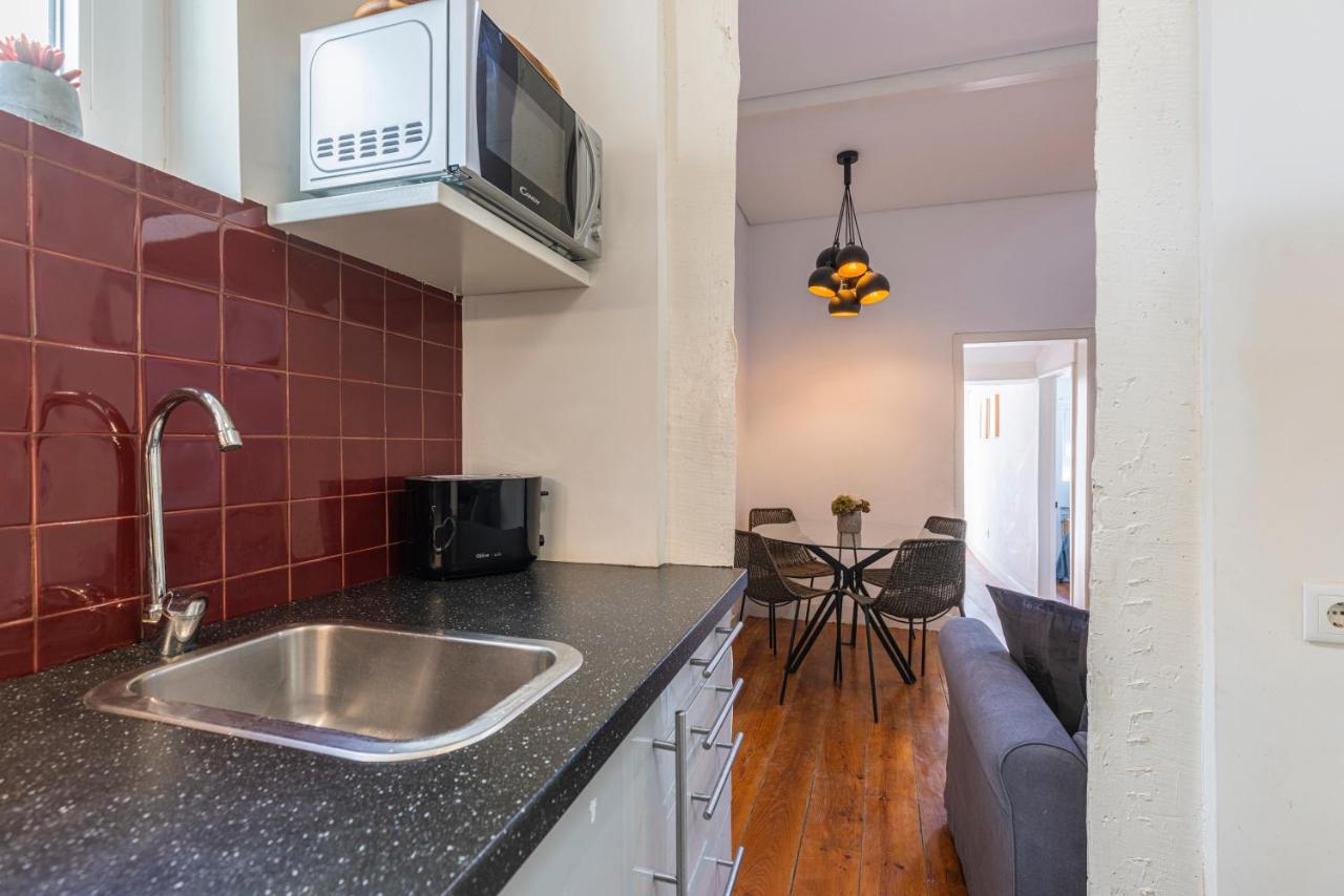 Alfama 2Bdr Duplex Apartment W/ Balcony By Lovelystay Lissabon Buitenkant foto