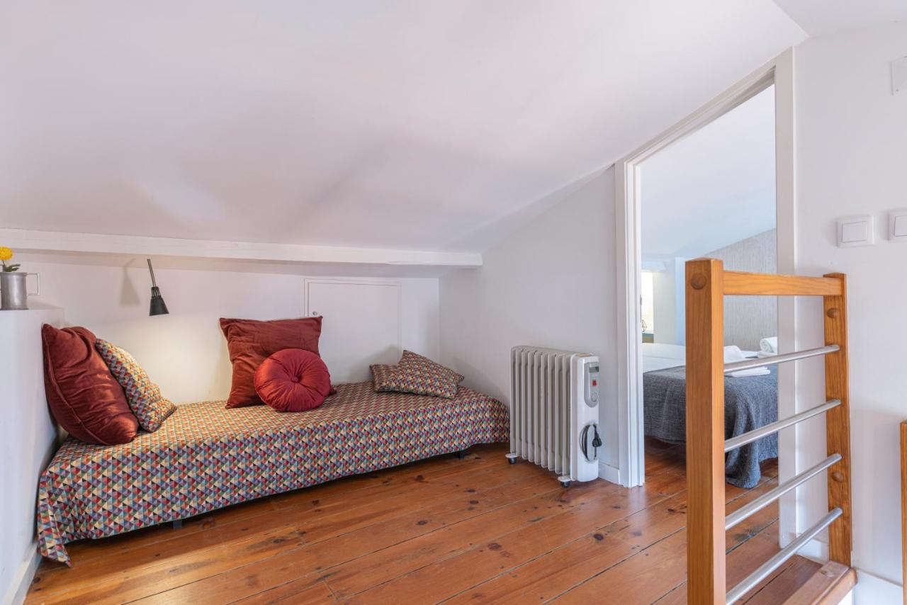 Alfama 2Bdr Duplex Apartment W/ Balcony By Lovelystay Lissabon Buitenkant foto