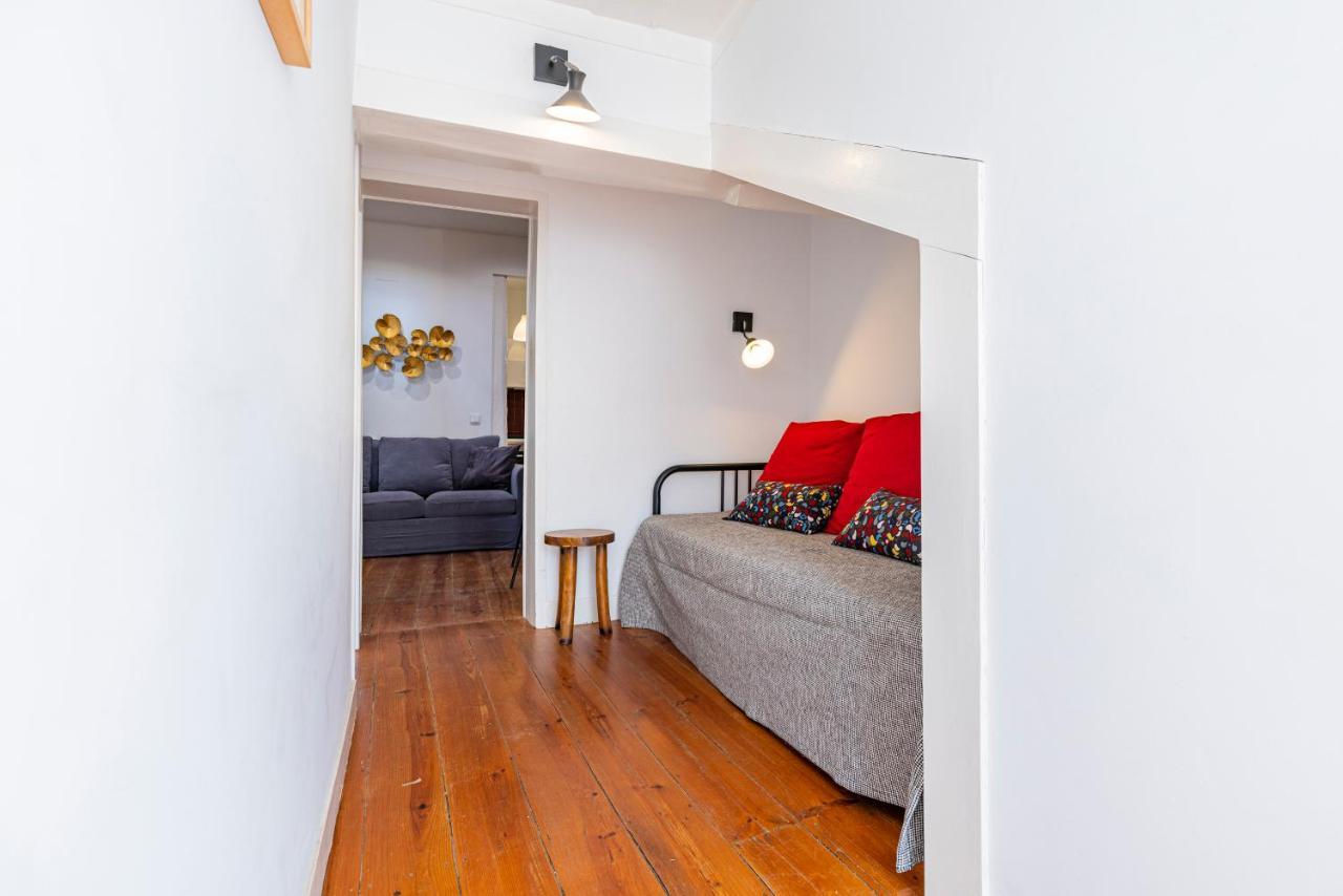 Alfama 2Bdr Duplex Apartment W/ Balcony By Lovelystay Lissabon Buitenkant foto